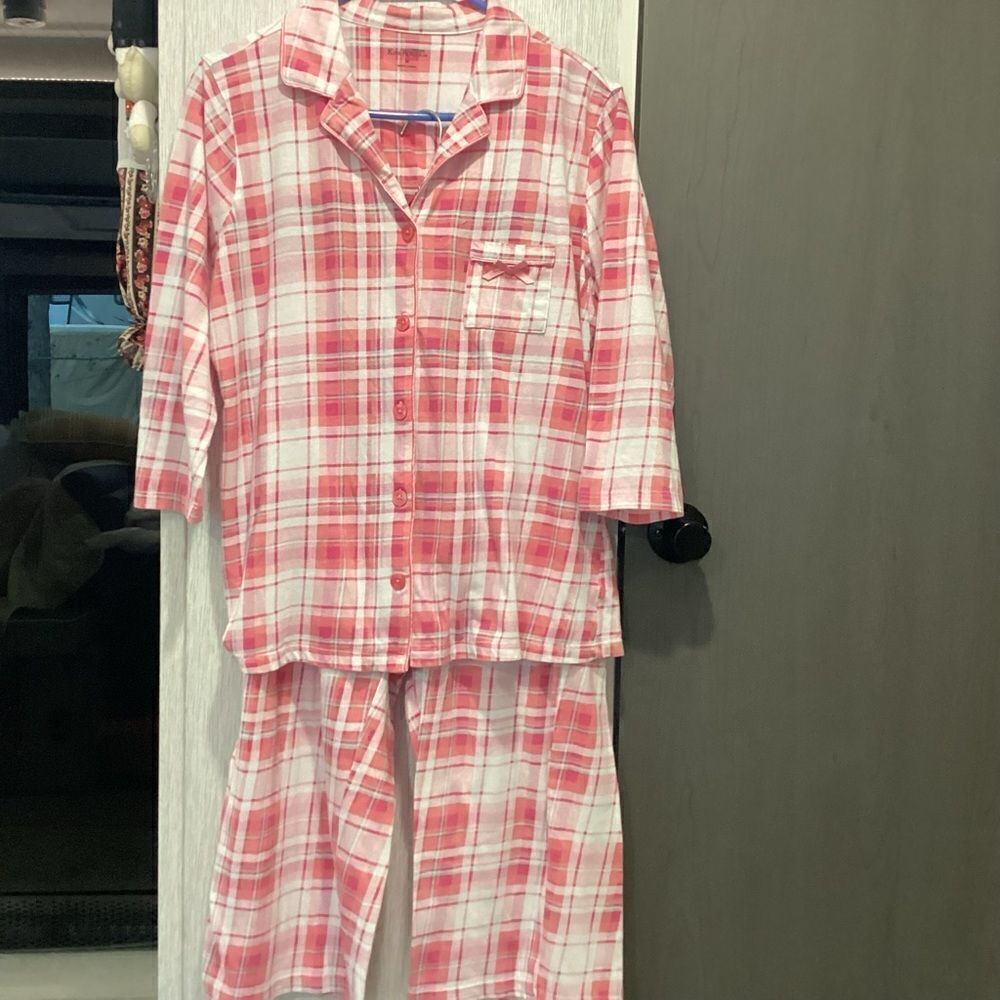 NWOT. Kim Rogers Women’s Size M 2 Pc. Pink Plaid PJ Set